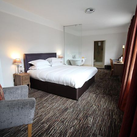 The Saracens Head Hotel Great Dunmow Esterno foto