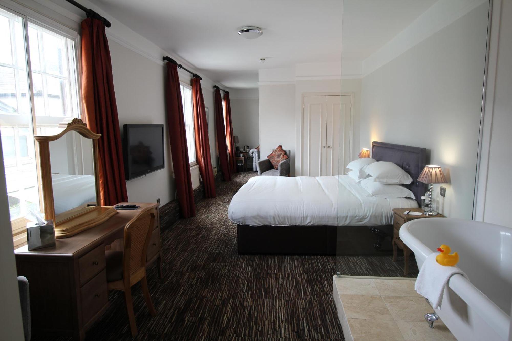 The Saracens Head Hotel Great Dunmow Esterno foto