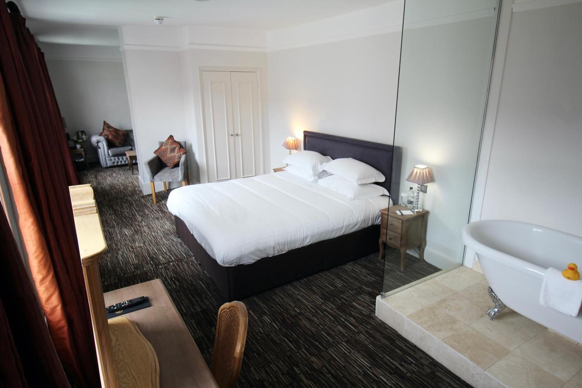 The Saracens Head Hotel Great Dunmow Esterno foto
