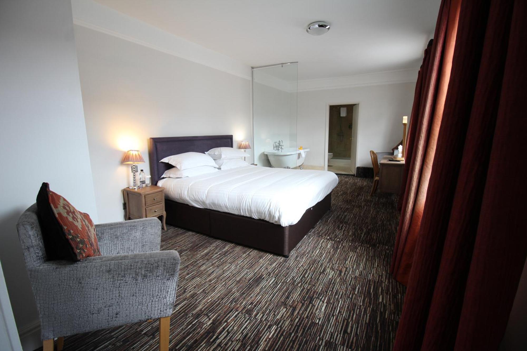 The Saracens Head Hotel Great Dunmow Esterno foto