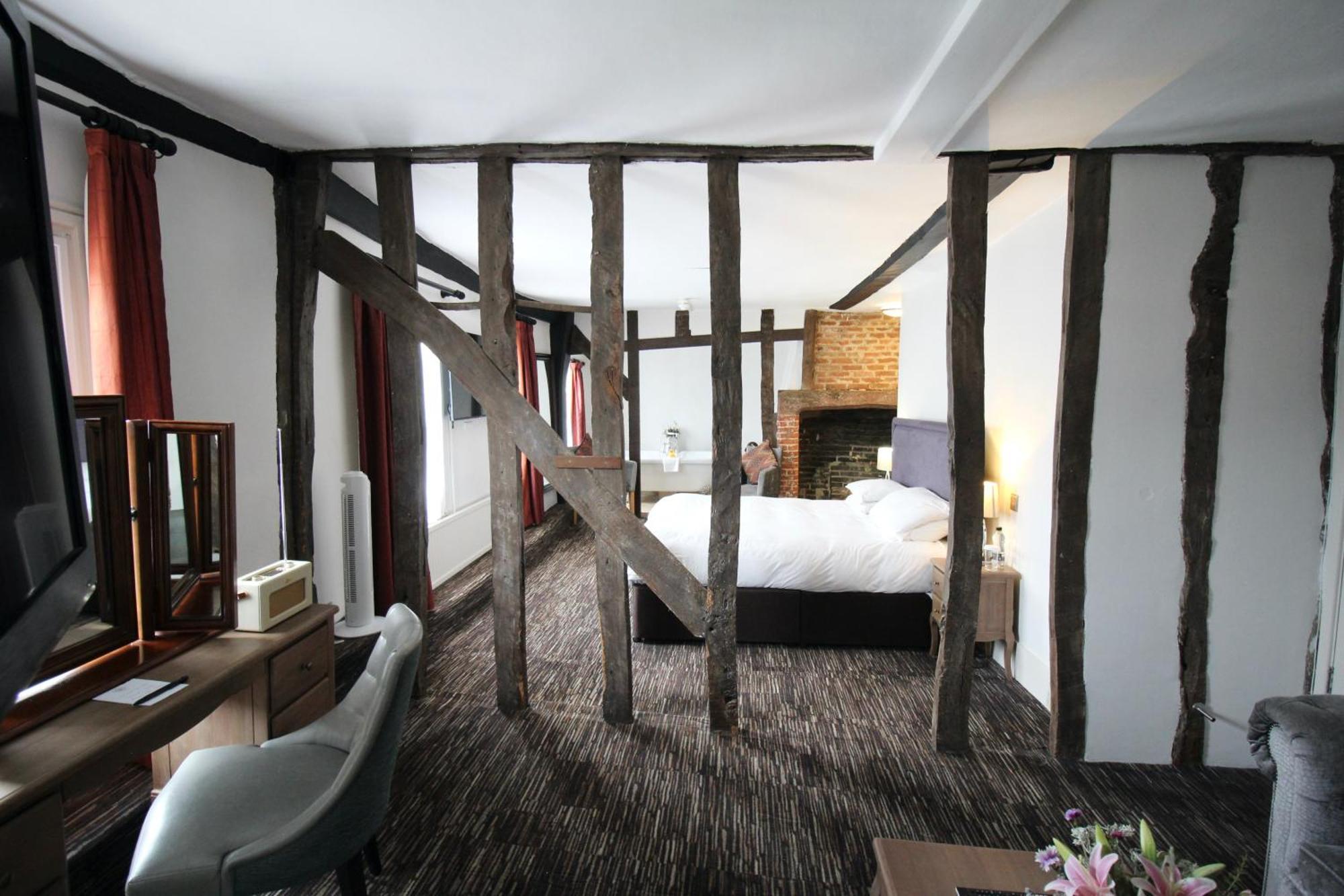 The Saracens Head Hotel Great Dunmow Esterno foto