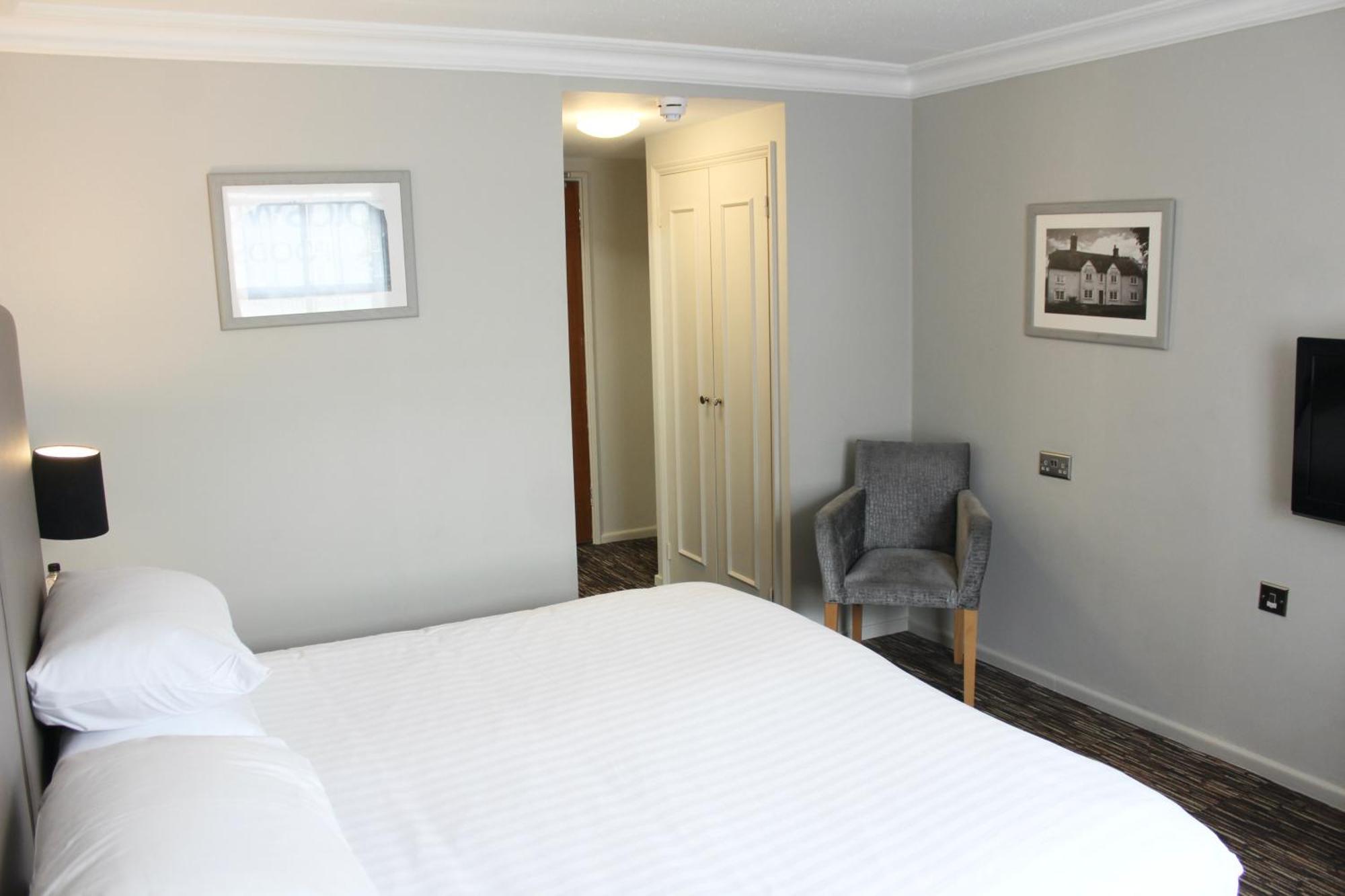 The Saracens Head Hotel Great Dunmow Esterno foto