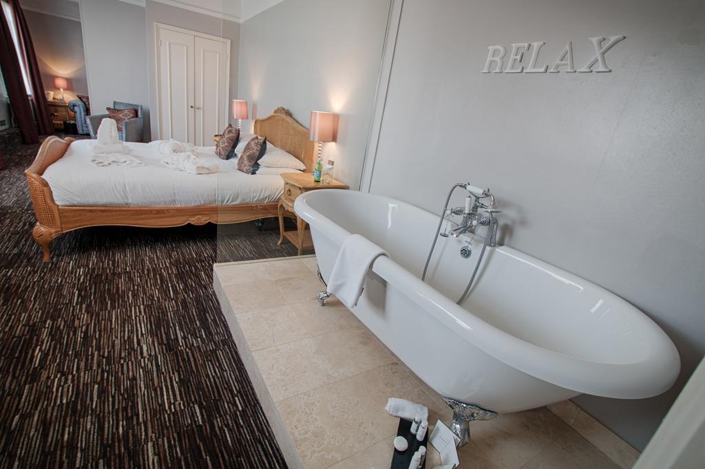 The Saracens Head Hotel Great Dunmow Esterno foto