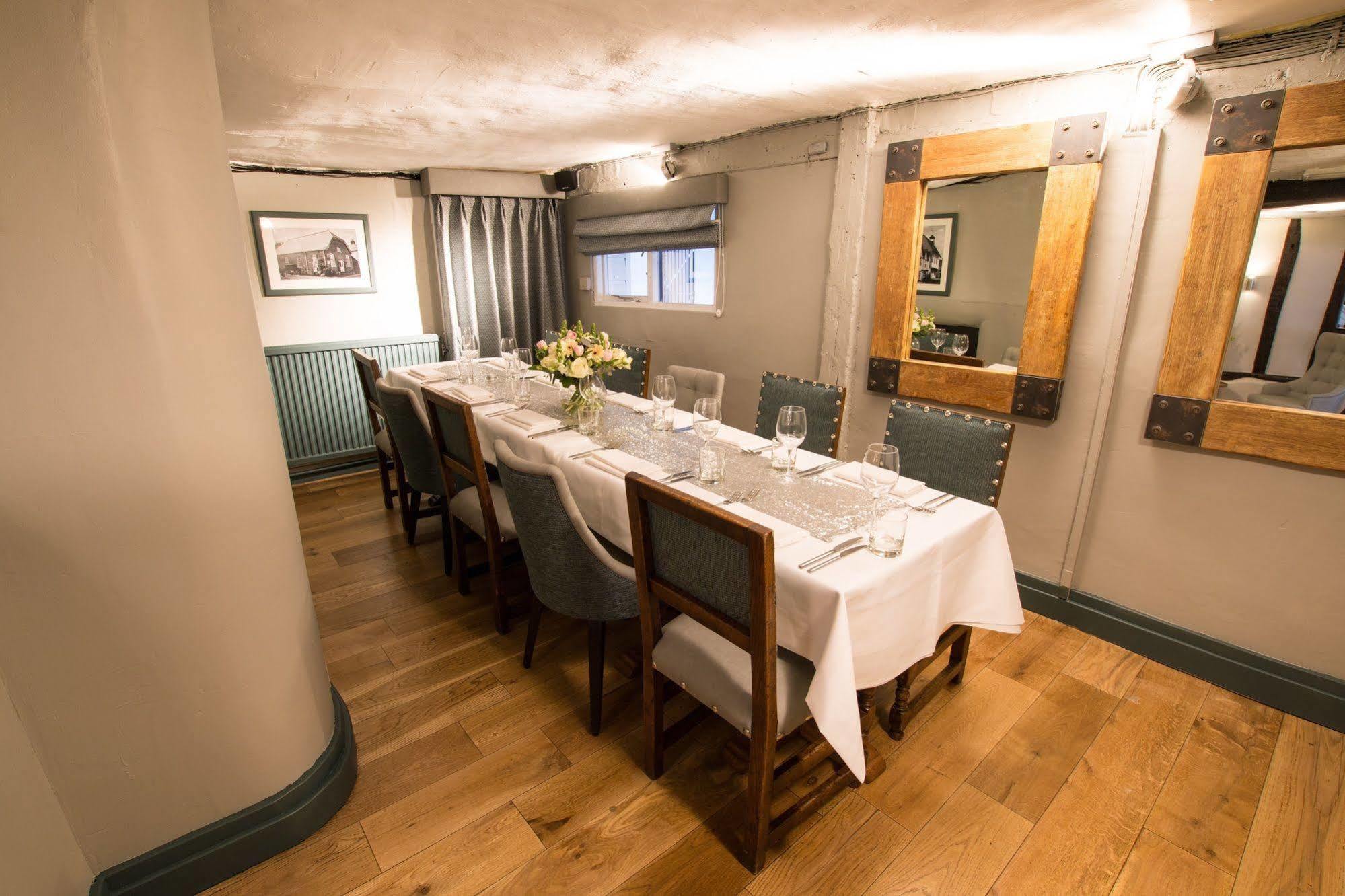 The Saracens Head Hotel Great Dunmow Esterno foto