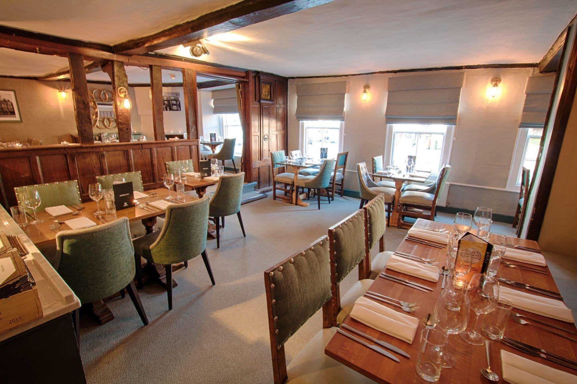 The Saracens Head Hotel Great Dunmow Esterno foto