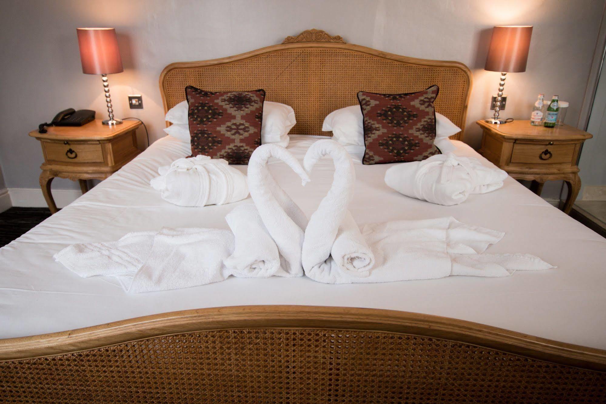 The Saracens Head Hotel Great Dunmow Esterno foto
